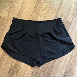 lululemon low-rise hotty hot shorts 2.5”